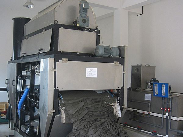 帶式污泥壓濾機（使用現場）